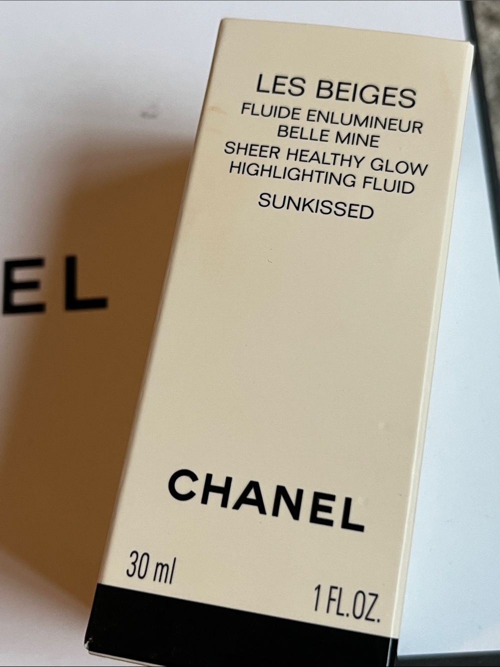 CHANEL Les Beiges Sheer Healthy Glow Highlighting Fluid - Cream/Gold Tone